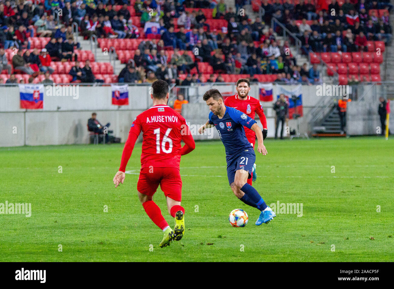 Trnava, Slovacchia. Il 19 Novembre, 2019. Michal Duris (21) in azione durante l'Euro 2020 il qualificatore tra la Slovacchia e la Repubblica di Azerbaigian. Foto Stock