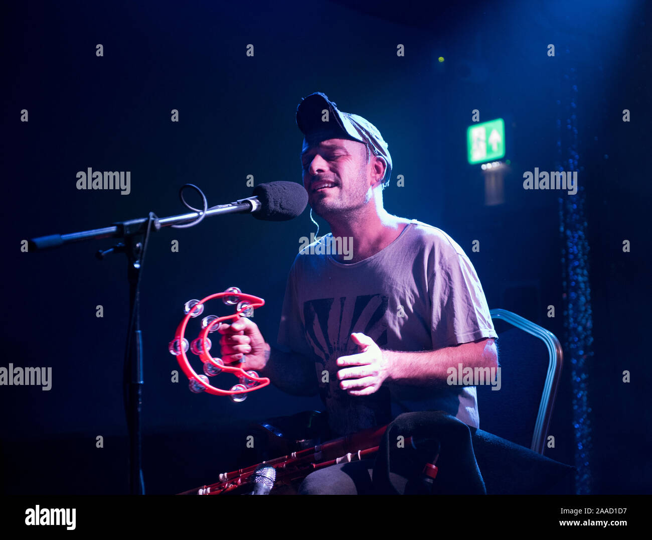 Irish folk band Lankum in concerto a Brudenell Social Club, Leeds, 14 novembre 2019. Ian Lynch cantante. Foto Stock