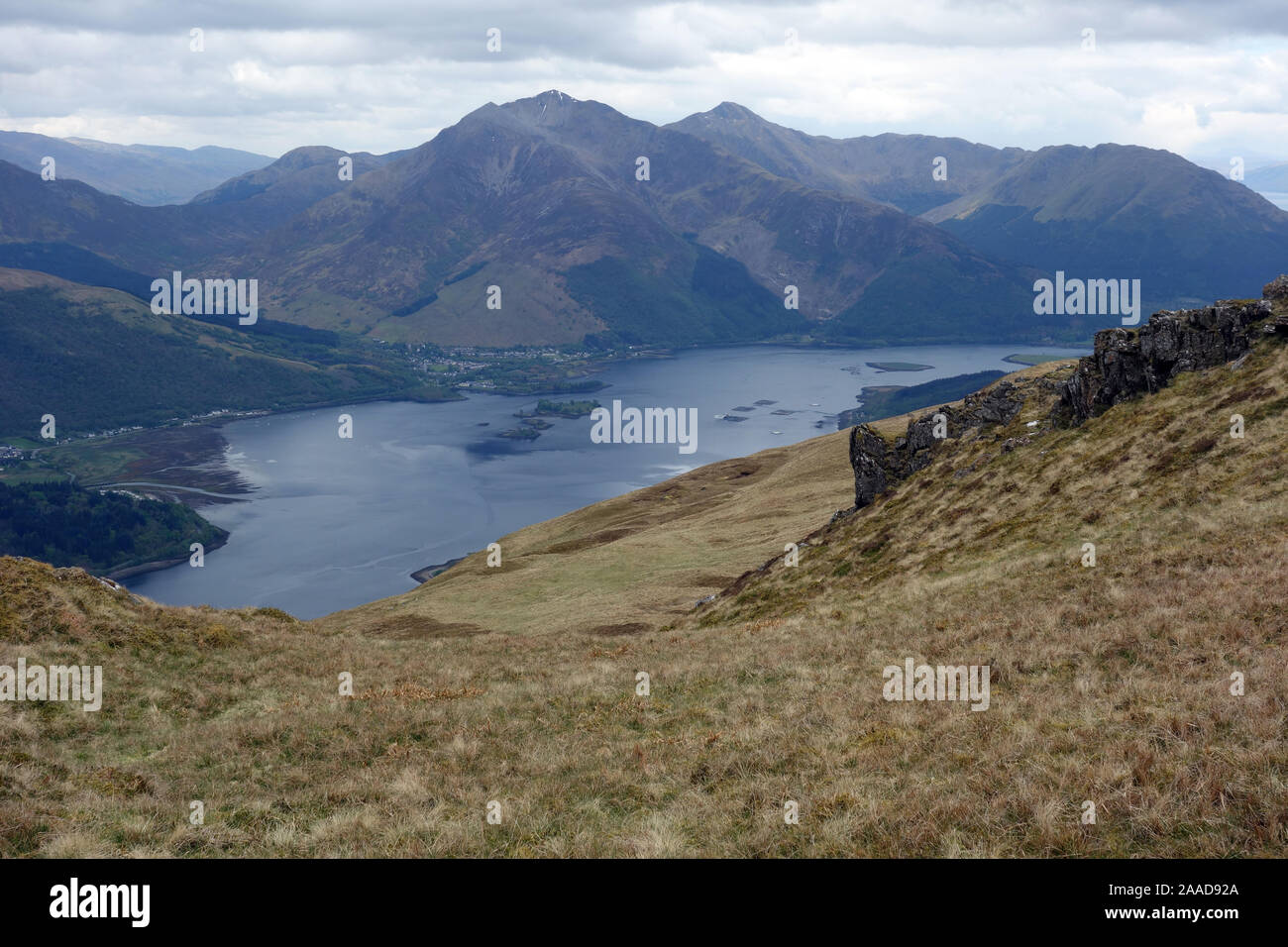 Il Munros a Scottish gamma della montagna di Beinn un' Bheithir & Loch Leven dalla collina del percorso dalla casa Callert, Highlands scozzesi, Scotland, Regno Unito. Foto Stock