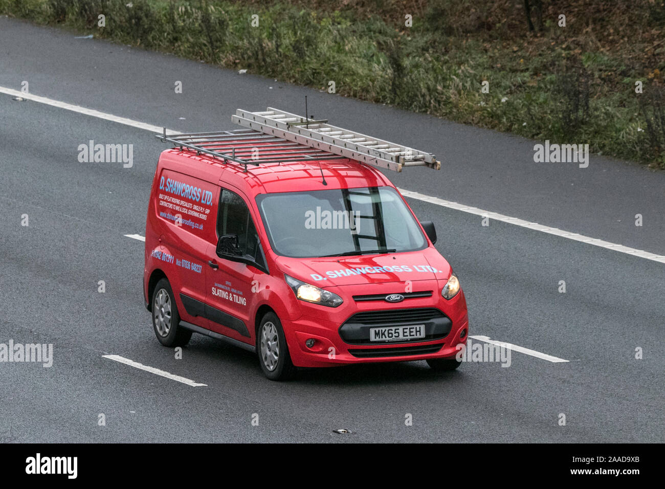 D SHAWCROSS FORD TRANSIT CONNECT che viaggiano sulla M61 Autostrada vicino a Manchester, Regno Unito Foto Stock
