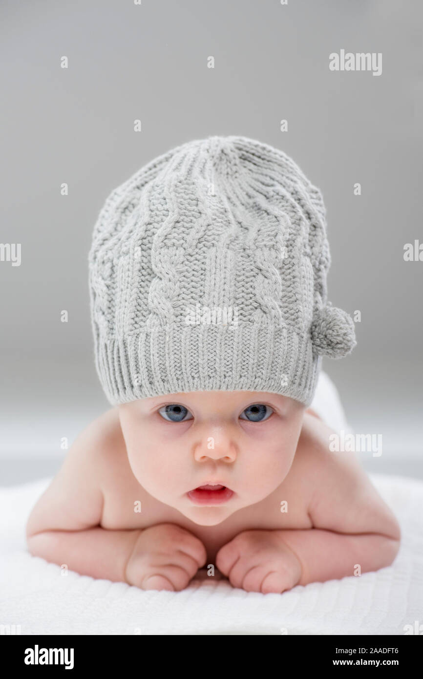 Baby, 3 Monate alt , Maedchen, Portraet, Foto Stock
