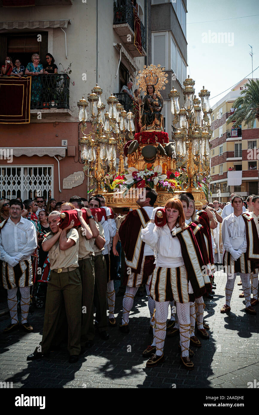 Spagna Algemesì (Valencia) Festa del Mare de Deu de la Salut: Madonna della salute portato in processione Foto Stock
