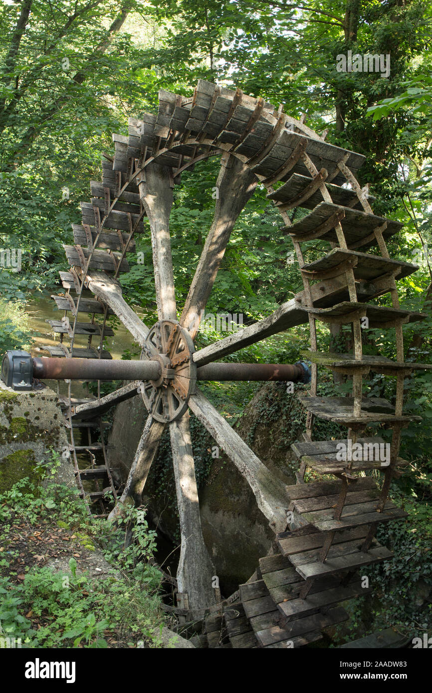 Un vecchio mulino ruota a Limburg, Franconia, Baviera, Germania Foto Stock
