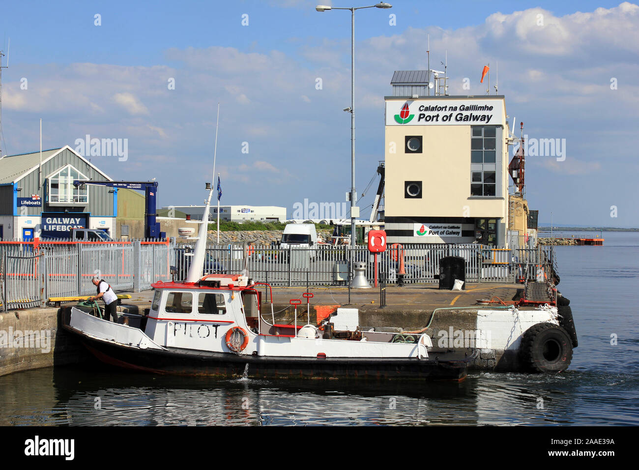 Barca pilota presso il porto di Galway Foto Stock