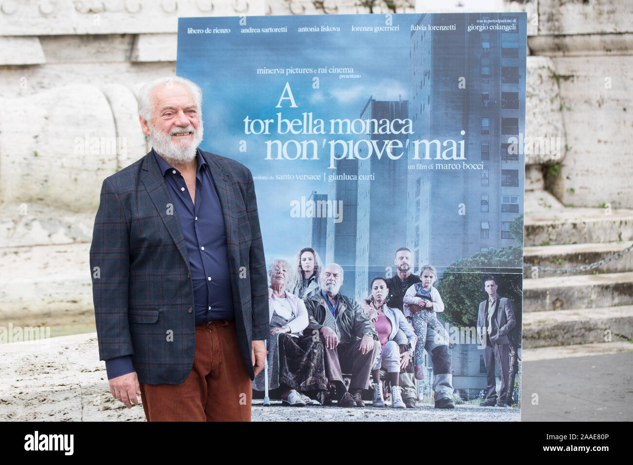 Roma, Italia. Xxi Nov, 2019. Giorgio Colangeli Photocall del film italiano 'a Tor Bella Monaca non piove mai' in Piazza Cavour a Roma (Foto di Matteo Nardone/Pacific Stampa) Credito: Pacific Press Agency/Alamy Live News Foto Stock