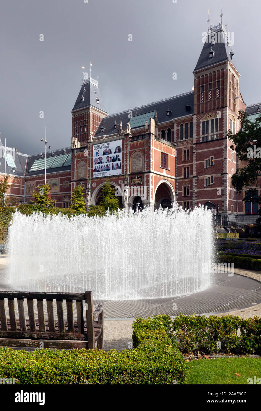 Fontana nel Rijksmuseum Gardens, Amsterdam, Olanda Foto Stock