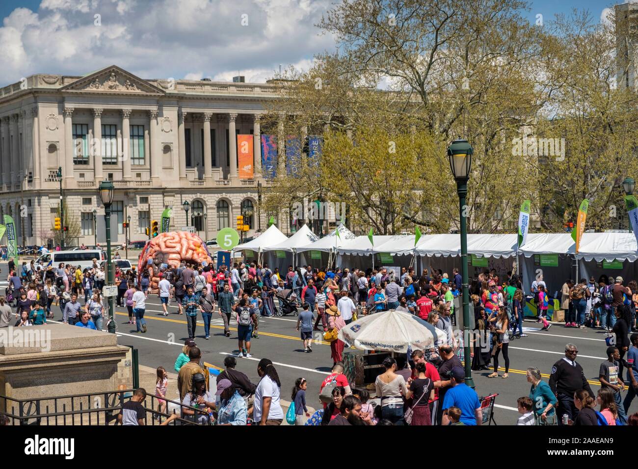 Philadelphia Festival della Scienza sulla Ben Franklin Parkway nella parte anteriore del Frankin Institute di Philadelphia, Pennsylvania, STATI UNITI D'AMERICA Foto Stock