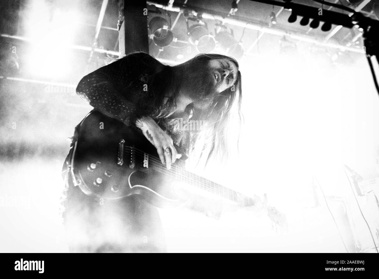 Oslo, Norvegia. 07th, novembre 2019. Il tedesco della rock band Kadavar esegue un concerto dal vivo al Blå in Oslo. Qui il chitarrista Christoph Lindemann è visto dal vivo sul palco. (Photo credit: Gonzales foto - Terje Dokken). Foto Stock