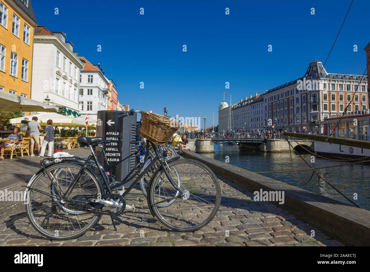 Free standing biciclette sul lungomare di Copenhagen, Danimarca Foto Stock