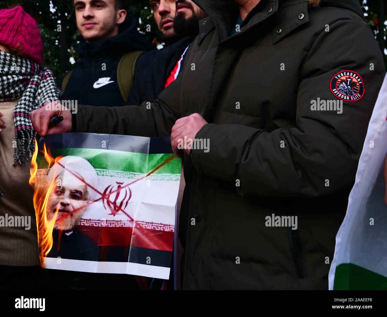 Londra, Regno Unito. Xx Novembre, 2019. Gli iraniani da Londra protesta al di fuori dell'ambasciata iraniana contro presunti abusi da parte del governo dell'Iran, esigente di democrazia e di libertà per la popolazione curda. Credito: Joe Kuis / Alamy News Foto Stock