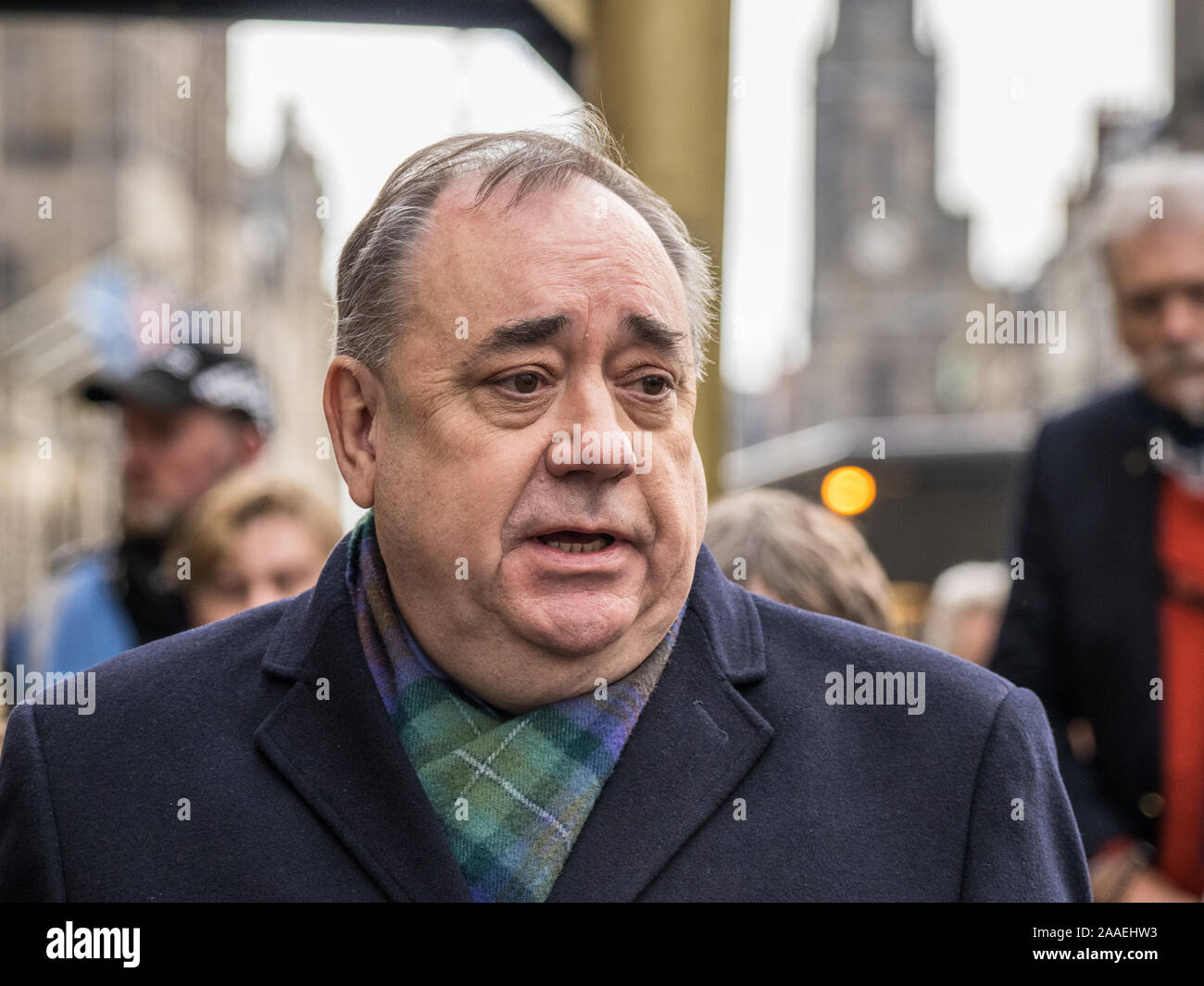 Edimburgo, Scozia, Regno Unito - 21 novembre 2019 - l'ex primo ministro di Scozia, Alex Salmond, al di fuori della Alta Corte in Edinburgh Foto Stock
