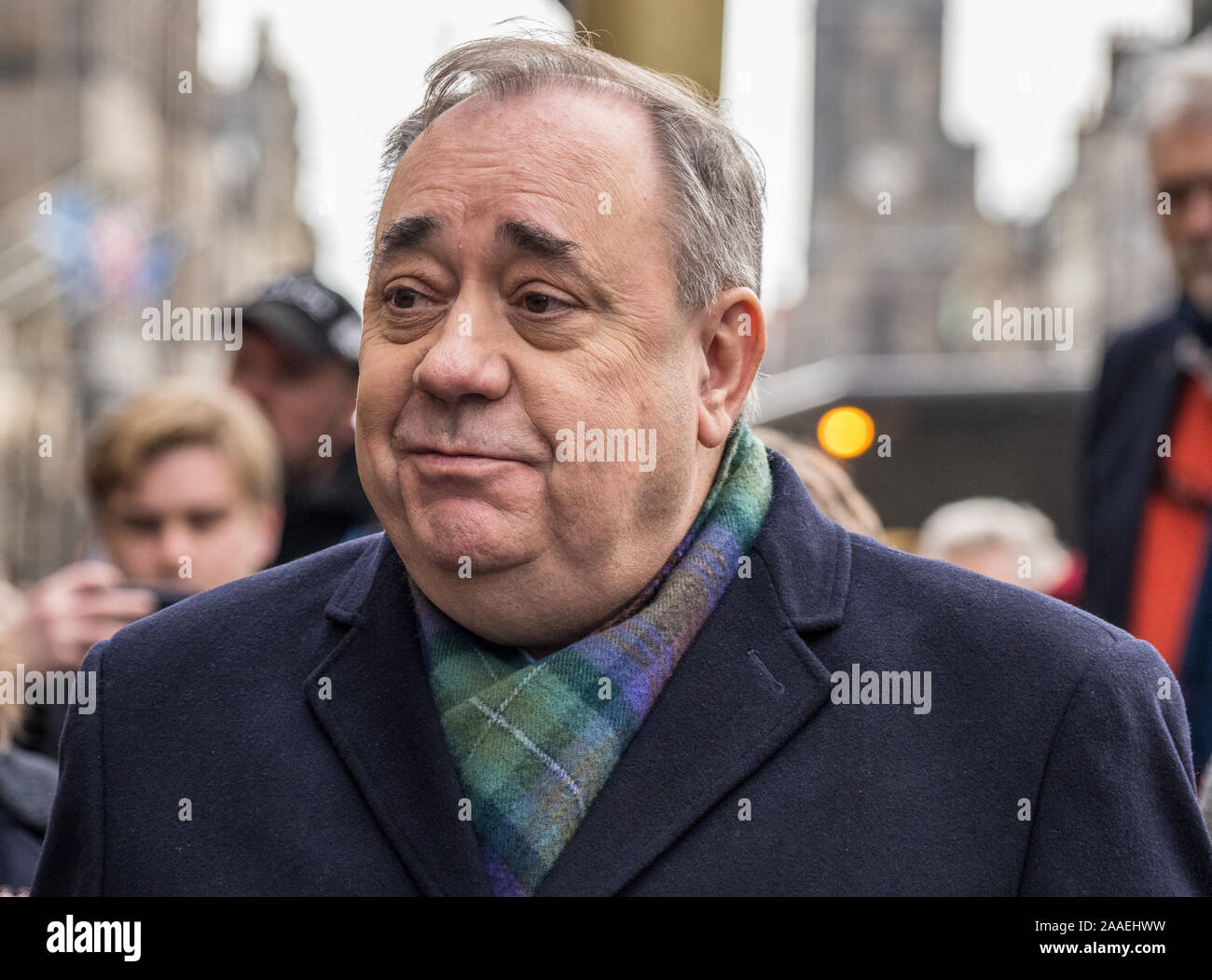 Edimburgo, Scozia, Regno Unito - 21 novembre 2019 - l'ex primo ministro di Scozia, Alex Salmond, al di fuori della Alta Corte in Edinburgh Foto Stock