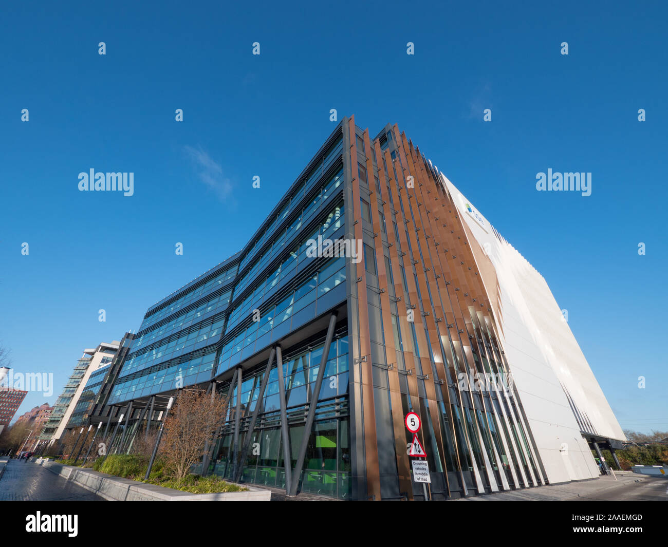 Vedere Edificio, Forbury posto, lo sviluppo in Office, Reading, Berkshire, Inghilterra, Regno Unito, GB. Foto Stock