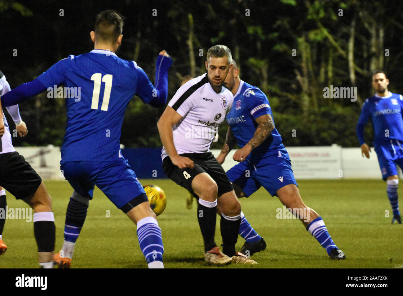 Swindon Supermarine Football Club, Swindon WILTSHIRE REGNO UNITO 19/11/2019 Paul Michael gioca con un team misto della prima squadra e sotto 18's Foto Stock
