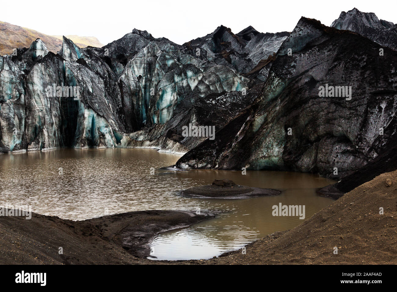 Ghiacciaio Solheimajokull blue ice e ceneri sud dell'Islanda nei pressi di Vik in Islanda Foto Stock