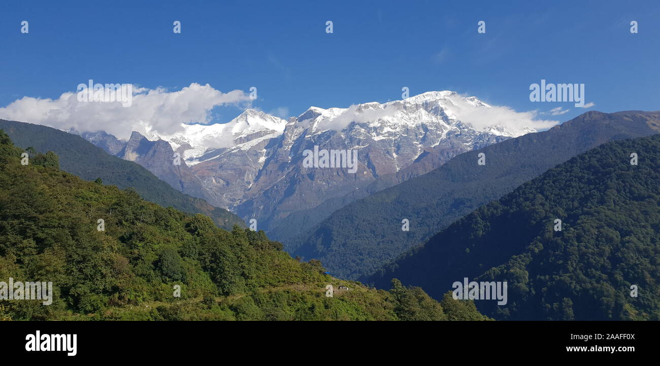 Catena hannapurna, come si vede dalla regione Sikles, Himalaya, Nepal Foto Stock