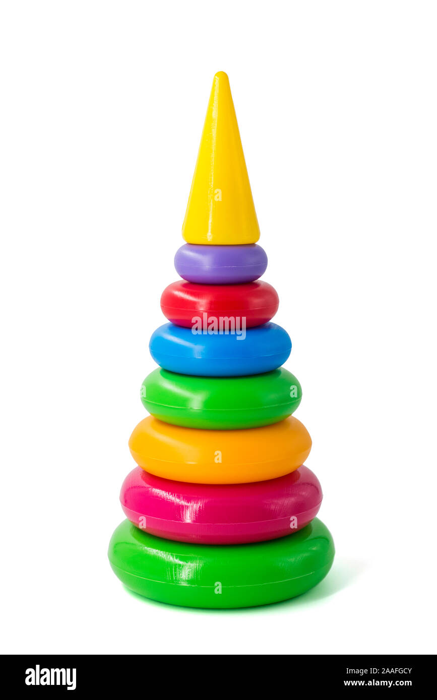 Piramide di costruire da colorate anelli di legno. Giocattolo per bambini e  infanti su sfondo bianco Foto stock - Alamy