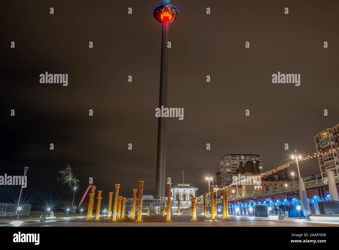 La British Airways i360 torre di osservazione di notte ,Brighton East Sussex, Gran Bretagna, England, Regno Unito, GB. Foto Stock