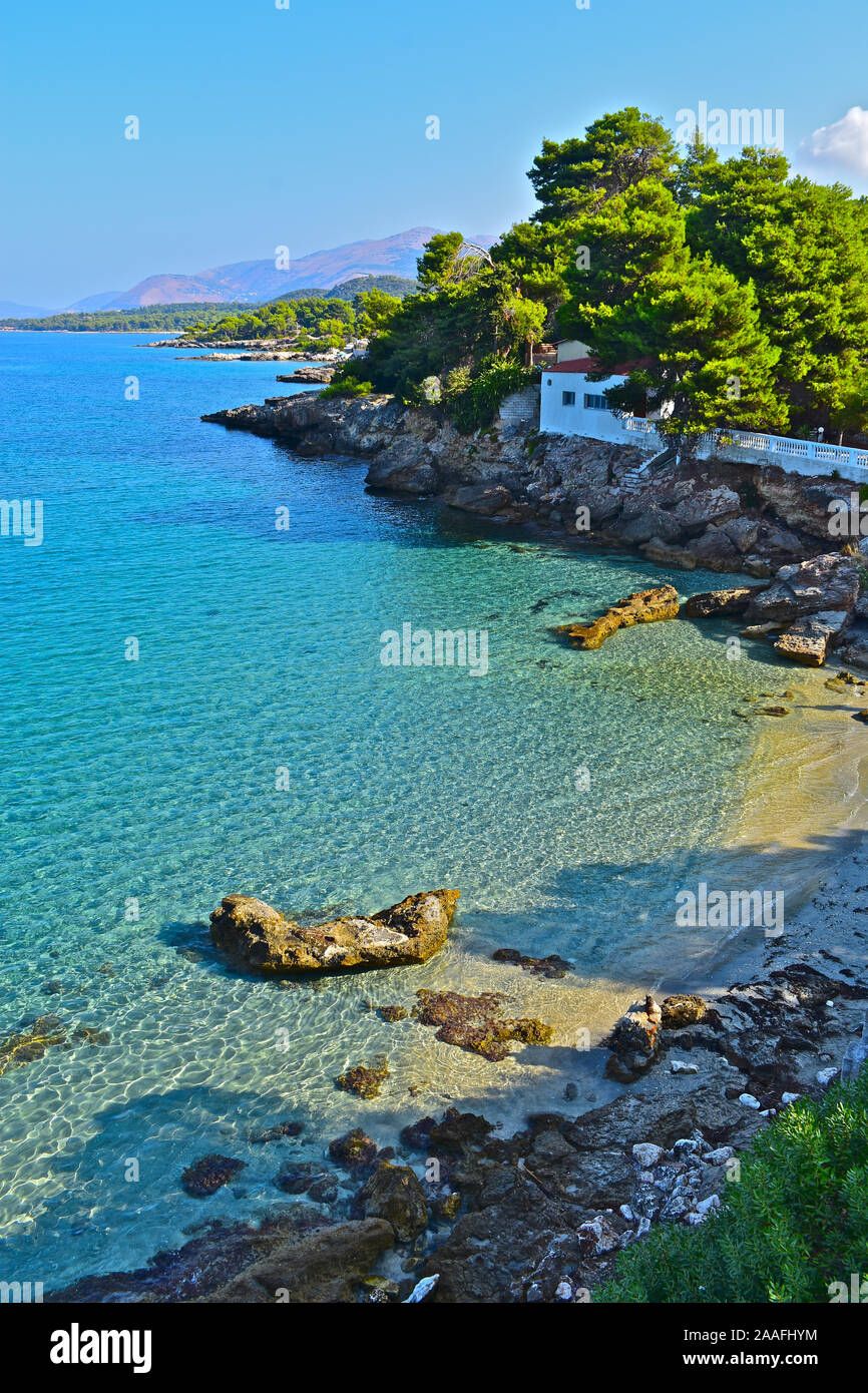 Una vista della spettacolare costa cercando da Lassi verso la capitale Argostoli. Foto Stock