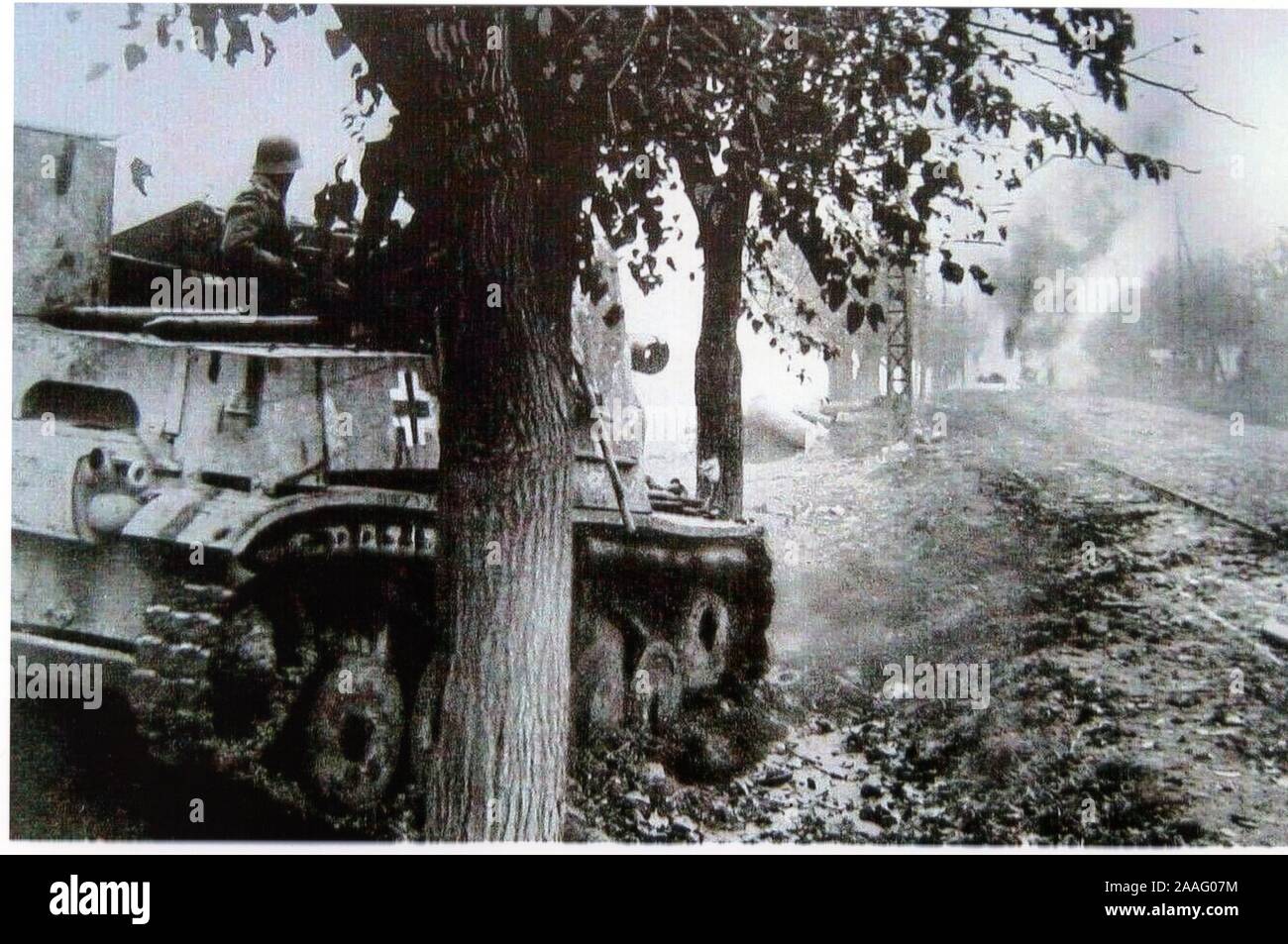 Il tedesco Semovente Marder assalto si impegna a pistola serbatoio russo durante l'amara combattimenti in Ungheria 1944 Foto Stock