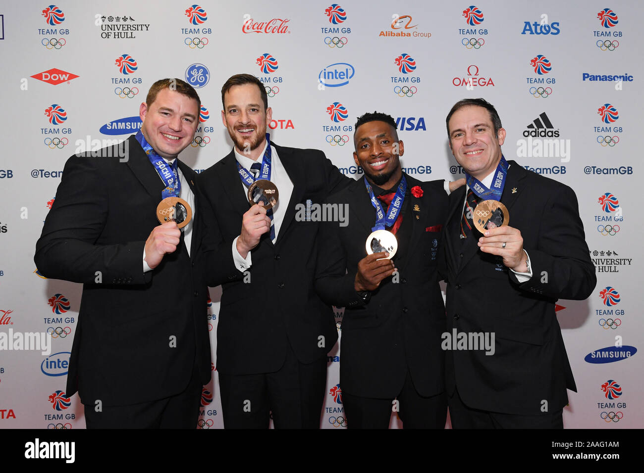 Londra, Regno Unito. 21 Nov, 2019. Da sinistra Joel Fearon, Bruce Tasken, Stewart Benson e John Jackson mostrano le loro medaglie di bronzo durante il Team 2019 GB Palla al vecchio Billingsgate giovedì, 21 novembre 2019 a Londra, Regno Unito. Credito: Taka G Wu/Alamy Live News Foto Stock