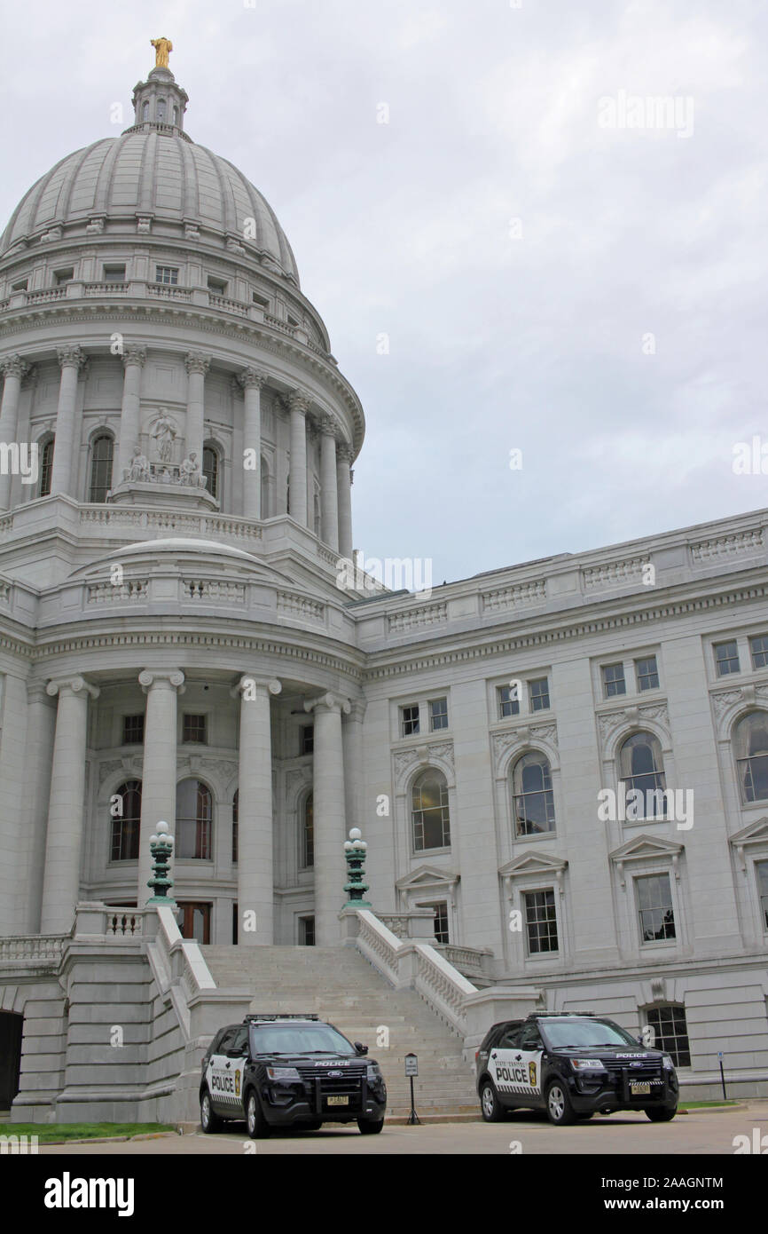 Capitale dello stato del dipartimento di polizia di veicoli ourside Wisconsin State Capitol Building, Madison, Wisconsin, STATI UNITI D'AMERICA Foto Stock