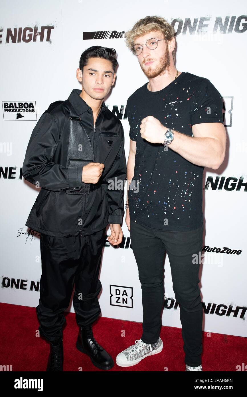 Beverly Hills, CA. Xxi Nov, 2019. Ryan Garcia, Logan Paolo presso gli arrivi per JOSHUA VS. RUIZ Premiere da DAZN originali, Writers Guild Theatre, Beverly Hills, CA, 21 novembre 2019. Credito: Adrian Cabrero/Everett raccolta/Alamy Live News Foto Stock