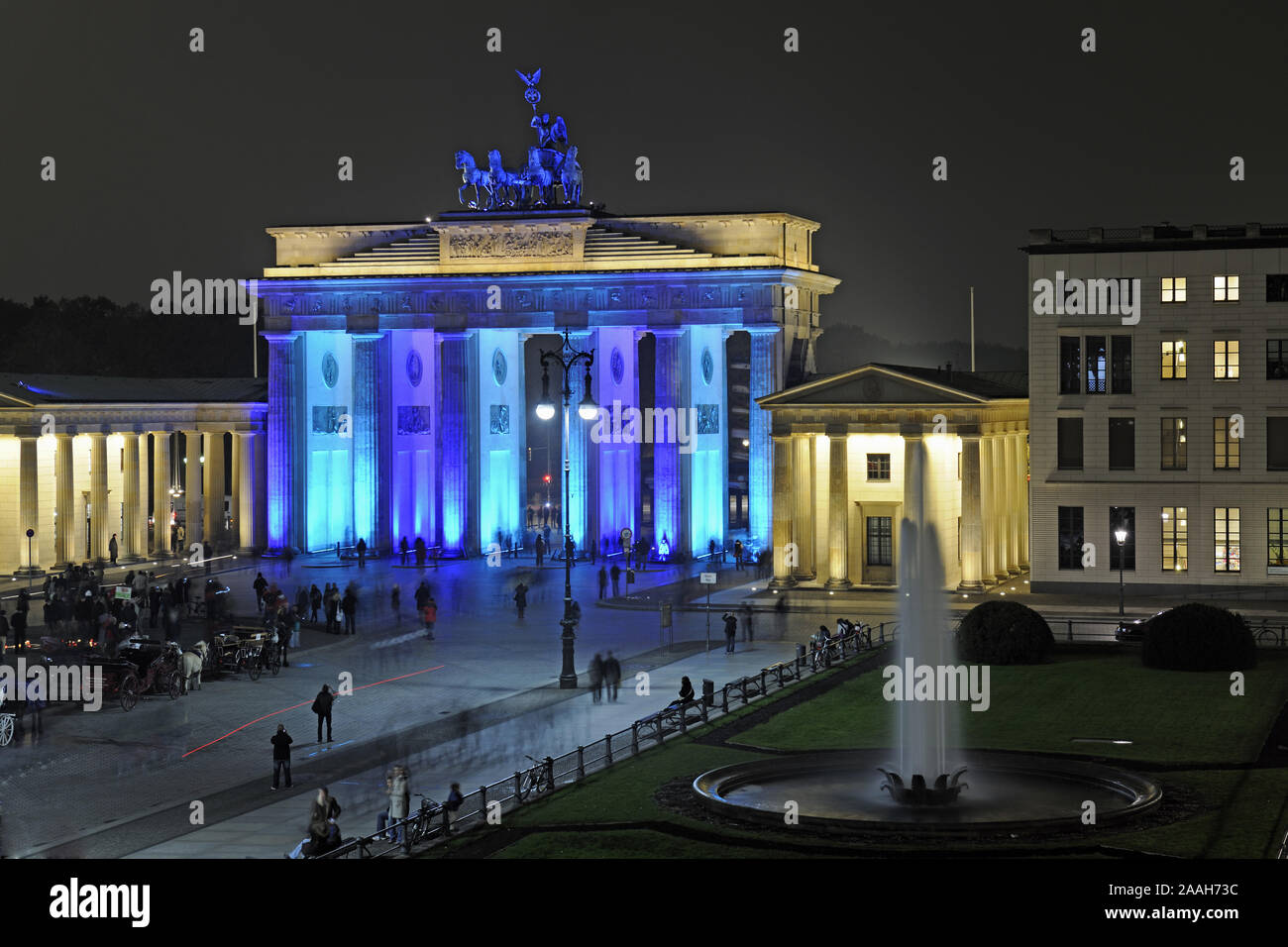 Brandenburger Tor am Pariser Platz, Berlin, Deutschland, Europa, illuminiert zum festa delle luci 2009 Foto Stock
