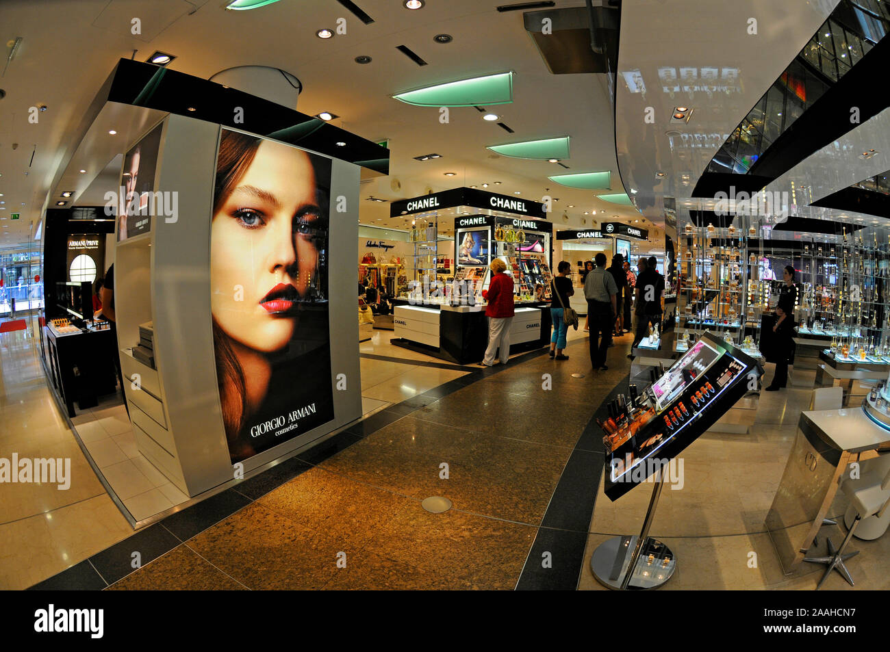 Innenraum des Kaufhauses Galerie Lafayette, Berlino Foto Stock