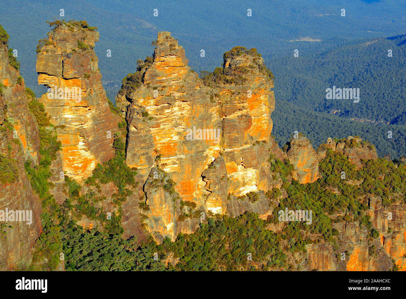 Felsformation "Le tre sorelle" bei sonnenuntergang im blue mountains nationalpark, australien Foto Stock