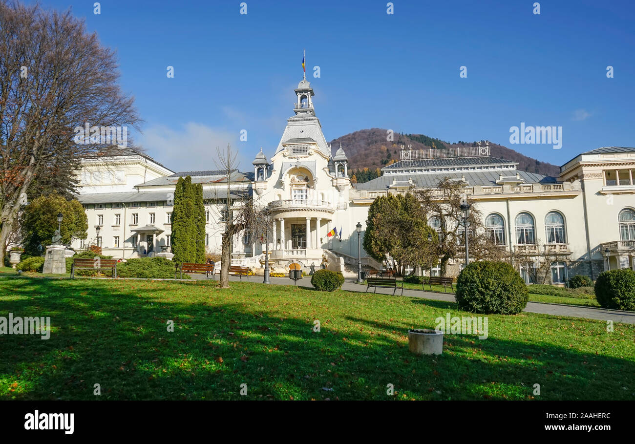 Il Palazzo del Casinò in Sinaia , Romania , elegante edificio culturale nei primi anni del ventesimo secolo in stile neoclassico , preferita dalla aristocrazia rumeno Foto Stock