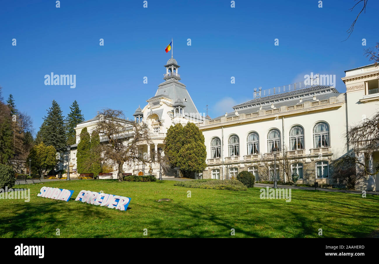 Il Palazzo del Casinò in Sinaia , Romania , elegante edificio culturale nei primi anni del ventesimo secolo in stile neoclassico , preferita dalla aristocrazia rumeno Foto Stock