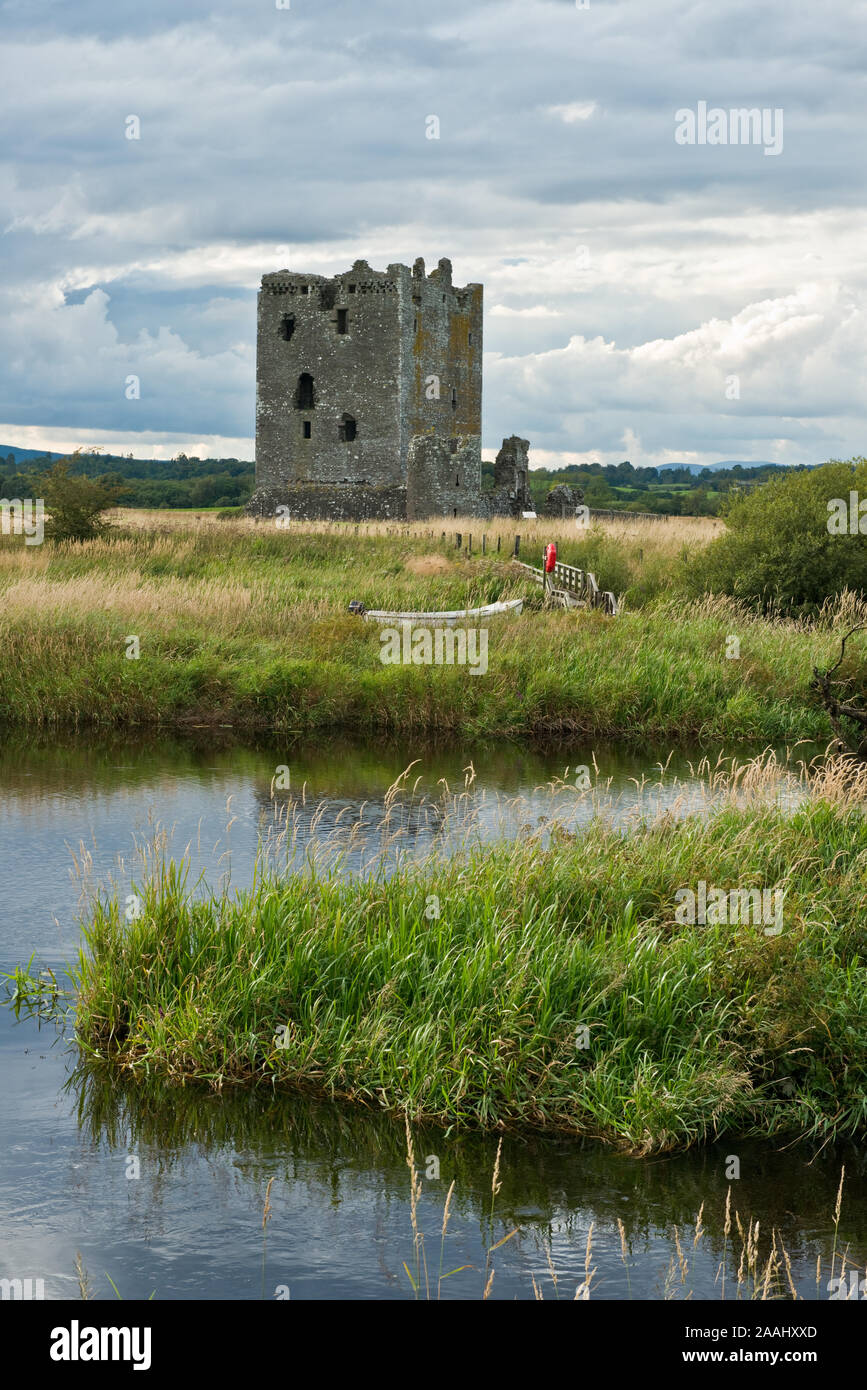 Castello Threave casa torre e fortezza in piedi accanto al fiume Dee. Dumfries, Scozia Foto Stock