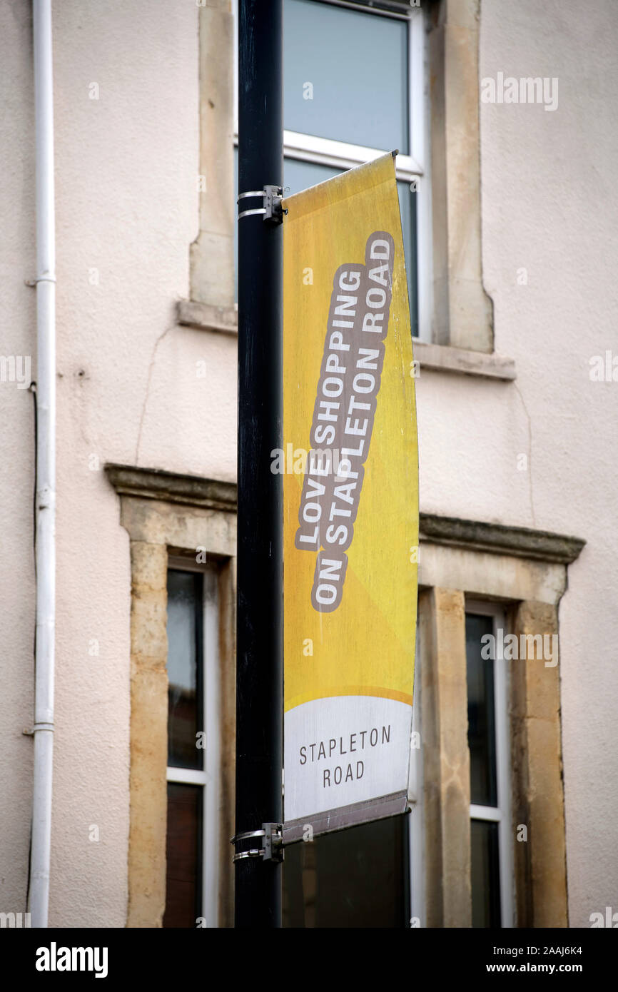 Banner promozione commerciale locale Stapleton su strada in Bristol che alcuni hanno etichettato come il peggiore in Gran Bretagna compresi dal Ministro Sajid Javid Foto Stock