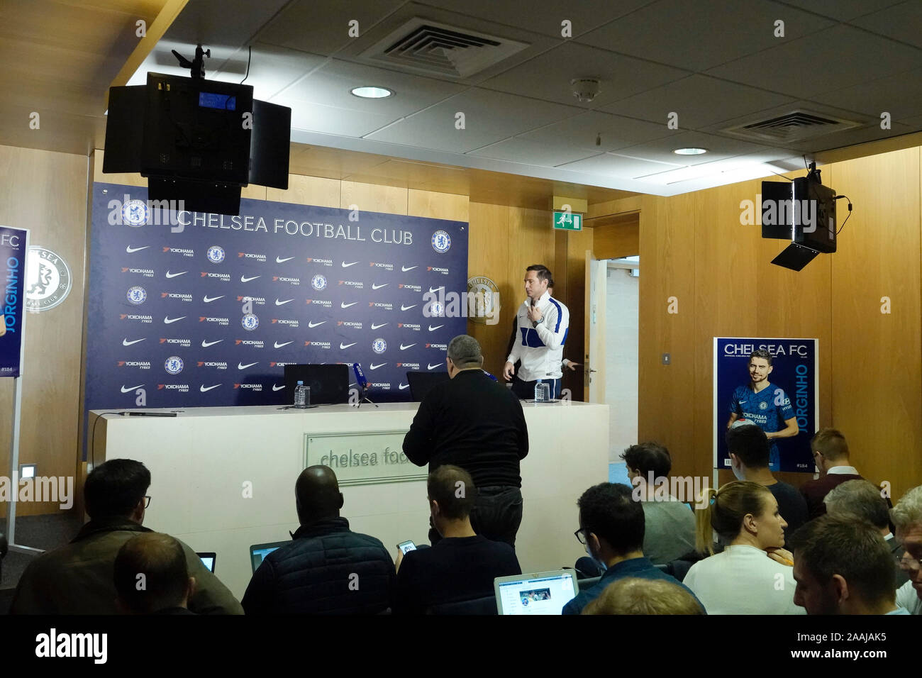 Chelsea Football Club di allenamento, Cobham, Surrey, Regno Unito. 22 Novembre, 2019 Frank Lampard, Chelsea Football Club manager, i colloqui con la stampa circa il suo team Premier League domani a Manchester City FC. Credito: Motofoto/Alamy Live News Foto Stock