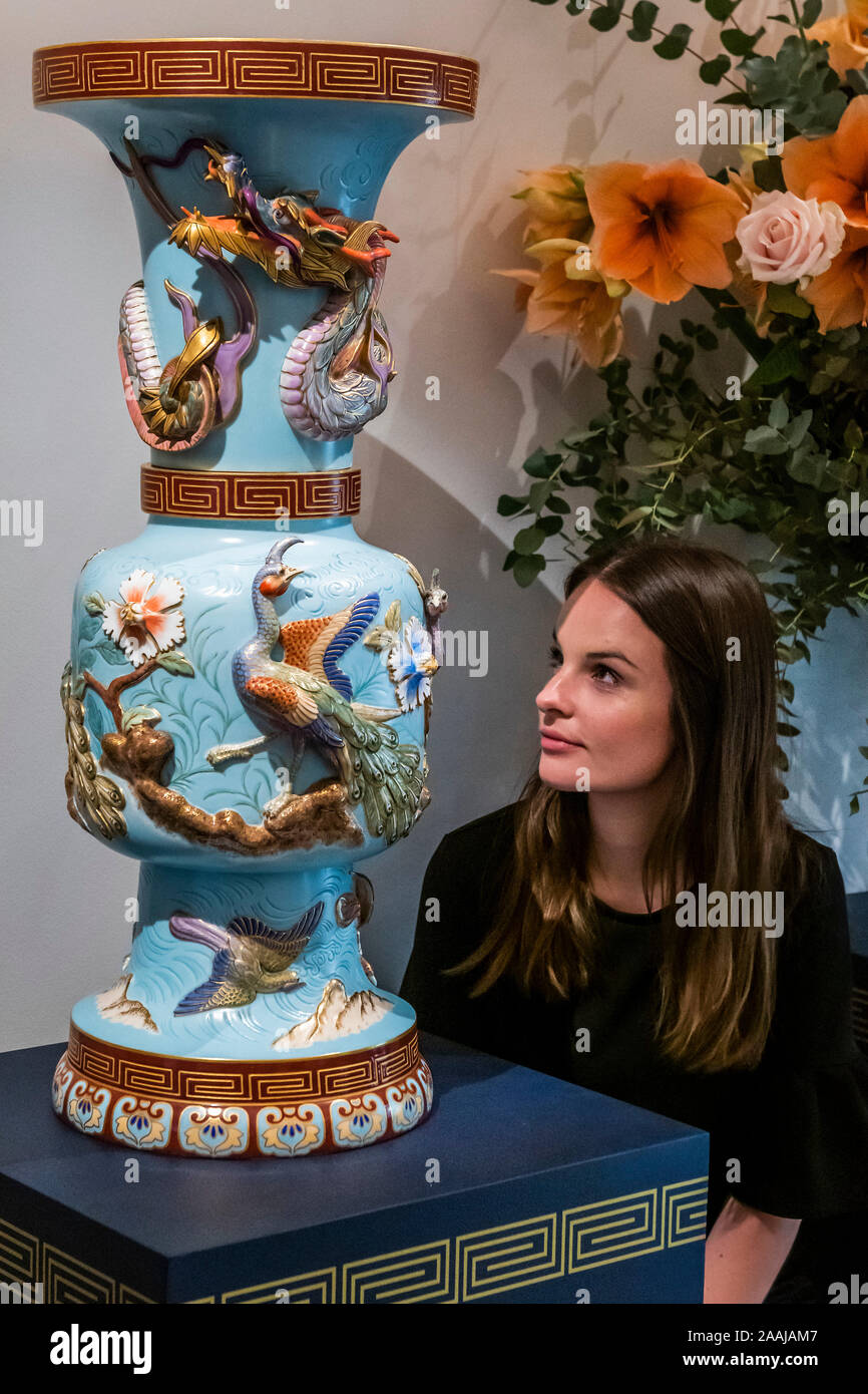 Sothebys, Londra, Regno Unito. 22 Nov 2019. Sotheby's anteprime la sua arte russa settimana con opere provenienti dalle proprie foto russo e opere d'arte, Fabergé e le icone delle vendite su 26 Novembre a Londra. Credito: Guy Bell/Alamy Live News Foto Stock