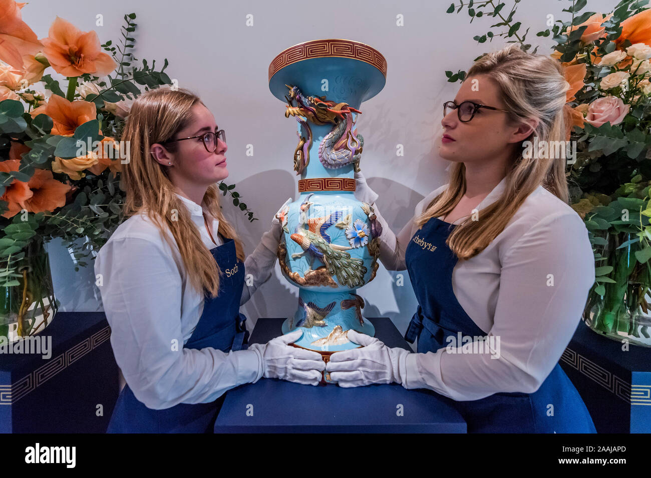 Sothebys, Londra, Regno Unito. 22 Nov 2019. Sotheby's anteprime la sua arte russa settimana con opere provenienti dalle proprie foto russo e opere d'arte, Fabergé e le icone delle vendite su 26 Novembre a Londra. Credito: Guy Bell/Alamy Live News Foto Stock