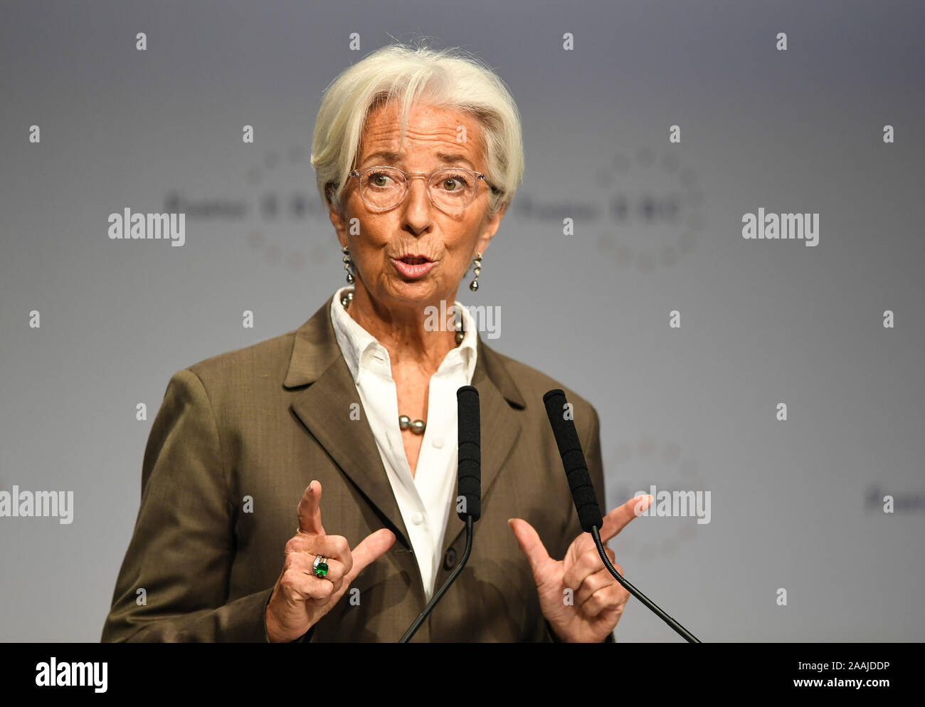 Francoforte, Germania. 22 Novembre, 2019. Il presidente della Banca centrale europea (BCE) Christine Lagarde risolve la ventinovesima Frankfurt European Banking Congress a Francoforte in Germania, nov. 22, 2019. Il nuovo presidente della Banca centrale europea (BCE) Christine Lagarde venerdì ha sottolineato la necessità di muovere verso una nuova politica europea di mix per guidare la crescita interna della zona euro. Credito: Lu Yang/Xinhua/Alamy Live News Foto Stock