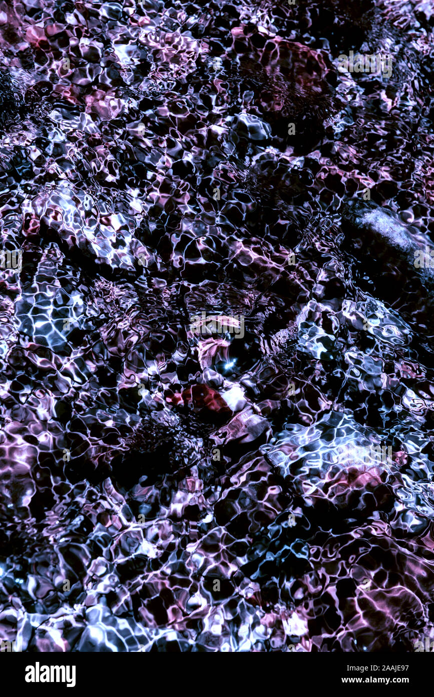 Abstract ,blu porpora, muro d'acqua dell'immagine. Foto Stock