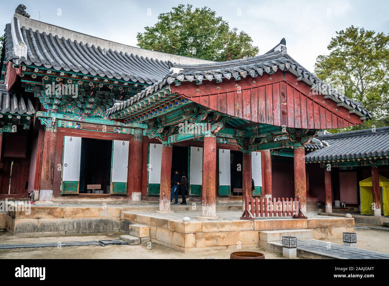Santuario Gyeonggijeon mail hall Jungjeon o visualizzazione di una tipica T a forma di costruzione della dinastia Joseon Jeonju in Corea del Sud Foto Stock