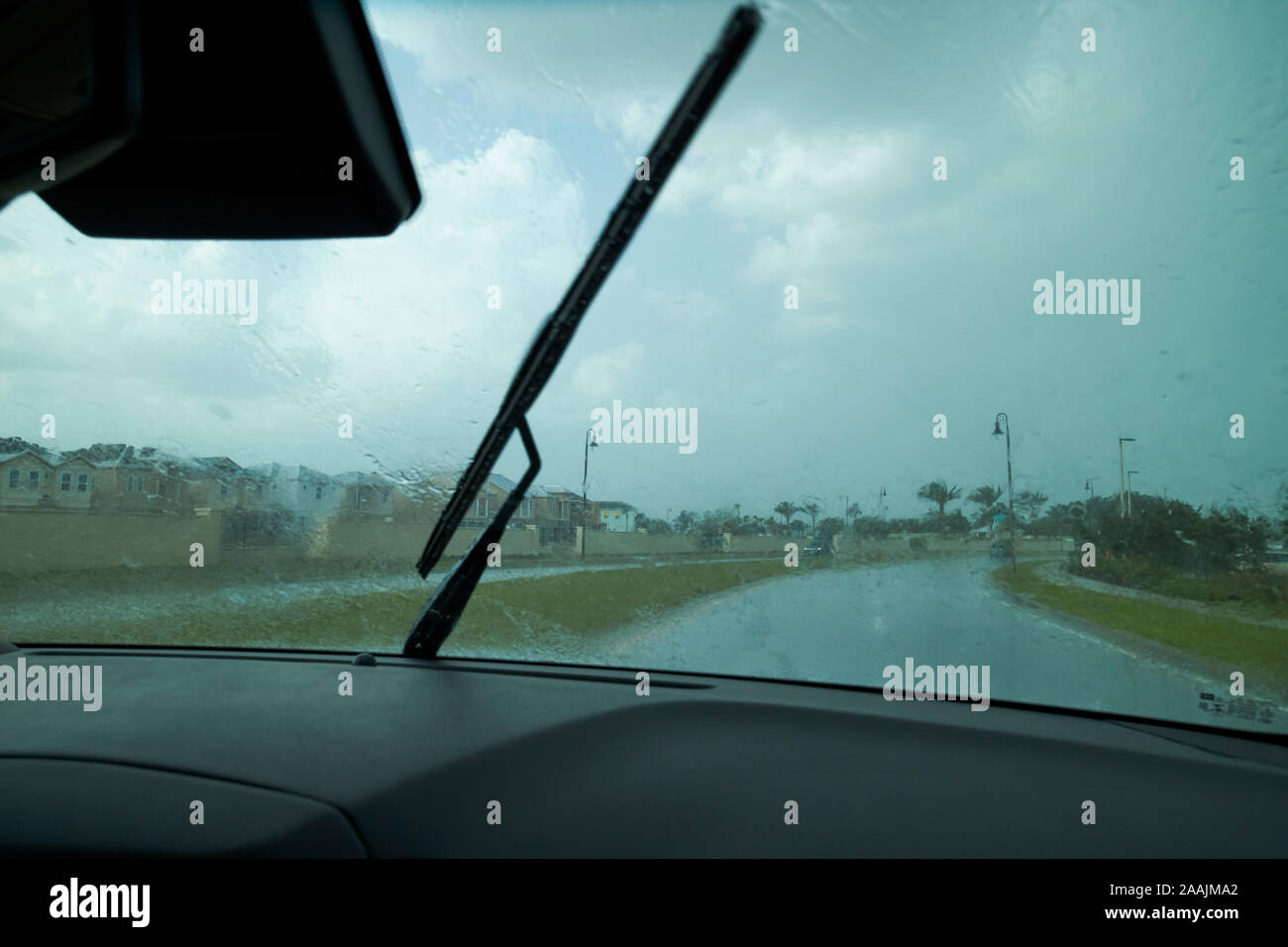Guidando attraverso il forte temporale temporale in Kissimmee central florida usa Foto Stock