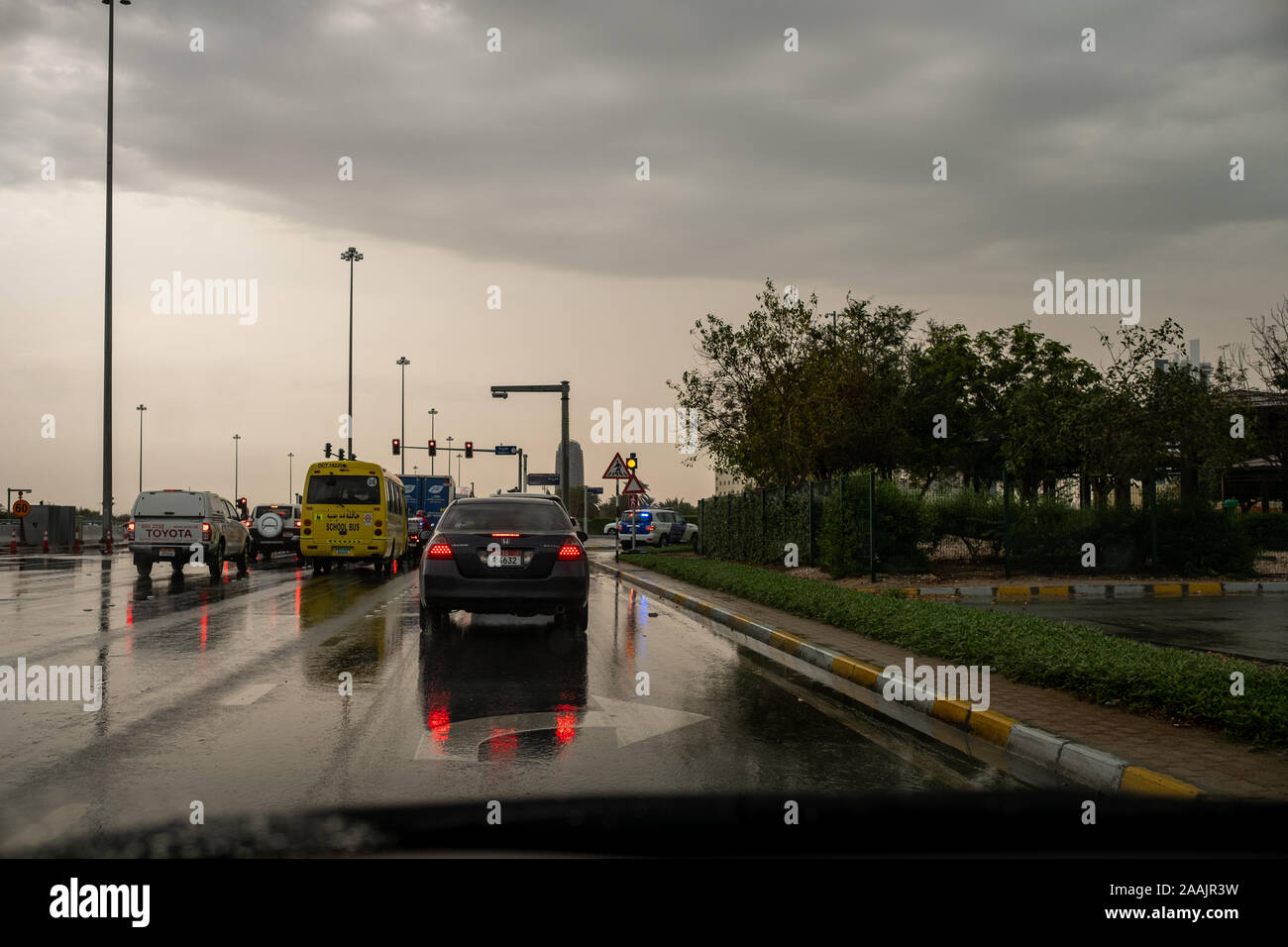 Pioggia in Abu Dhabi, Emirati arabi uniti Foto Stock