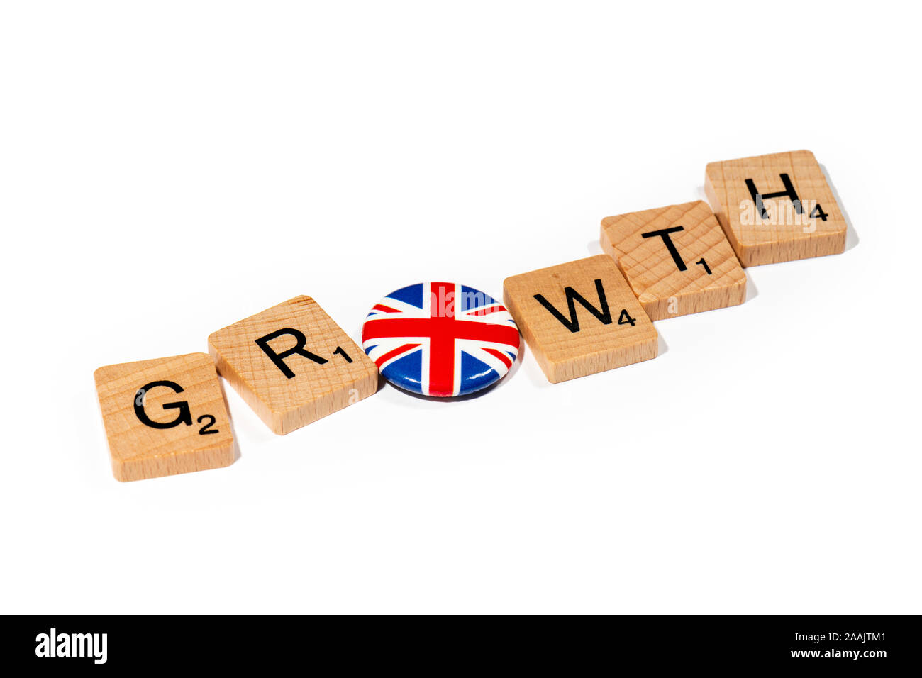 Conceptual: Scrabble lettere compitare crescita con una bandiera europea badge pin come l'O. Foto Stock