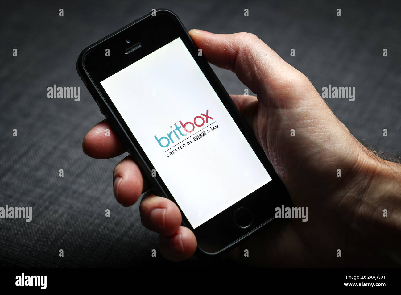 Britbox streaming service app dalla BBC e ITV su un telefono cellulare Foto Stock