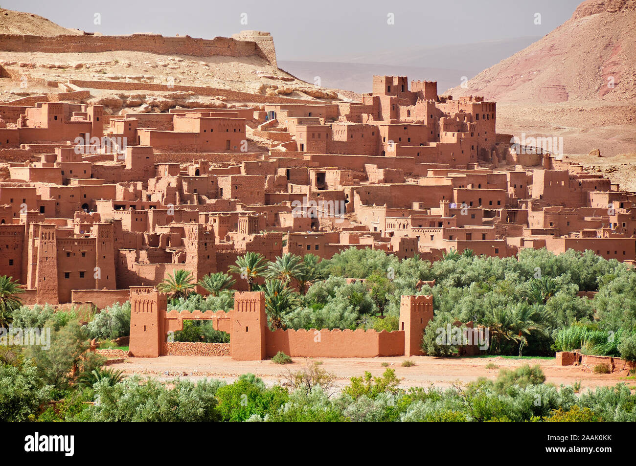 La storica città fortificata del deserto (ksar) di Ait Benhaddou tra il deserto del Sahara e Marrakech. Un sito patrimonio mondiale dell'UNESCO, il Marocco Foto Stock