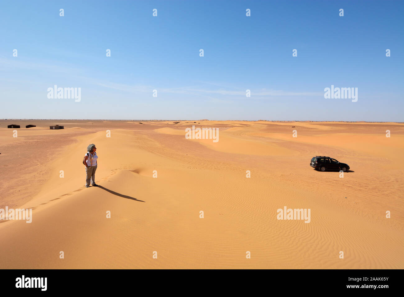 Erg Lehoudi dune di sabbia del deserto del Sahara. Il Marocco Foto Stock