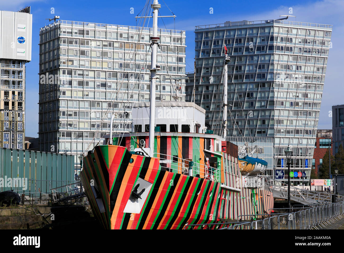 Dazzle nave in Canning Dock, Liverpool, in Inghilterra, Regno Unito Foto Stock