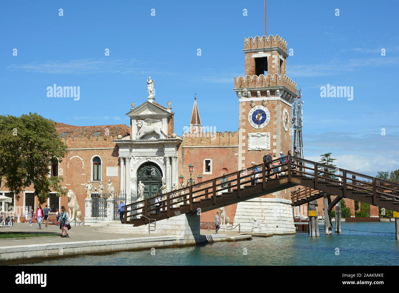 Vista dell'ingresso al centro storico Arsenale Veneziano e il Museo Navale nel quartiere di Castello di Venezia - Italia. Foto Stock