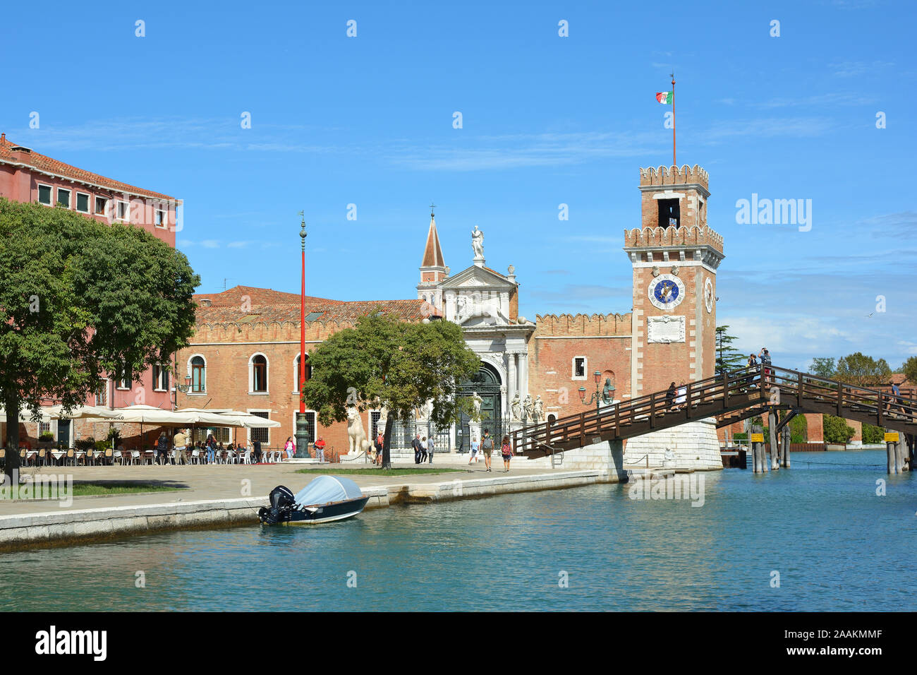 Vista dell'ingresso al centro storico Arsenale Veneziano e il Museo Navale nel quartiere di Castello di Venezia - Italia. Foto Stock