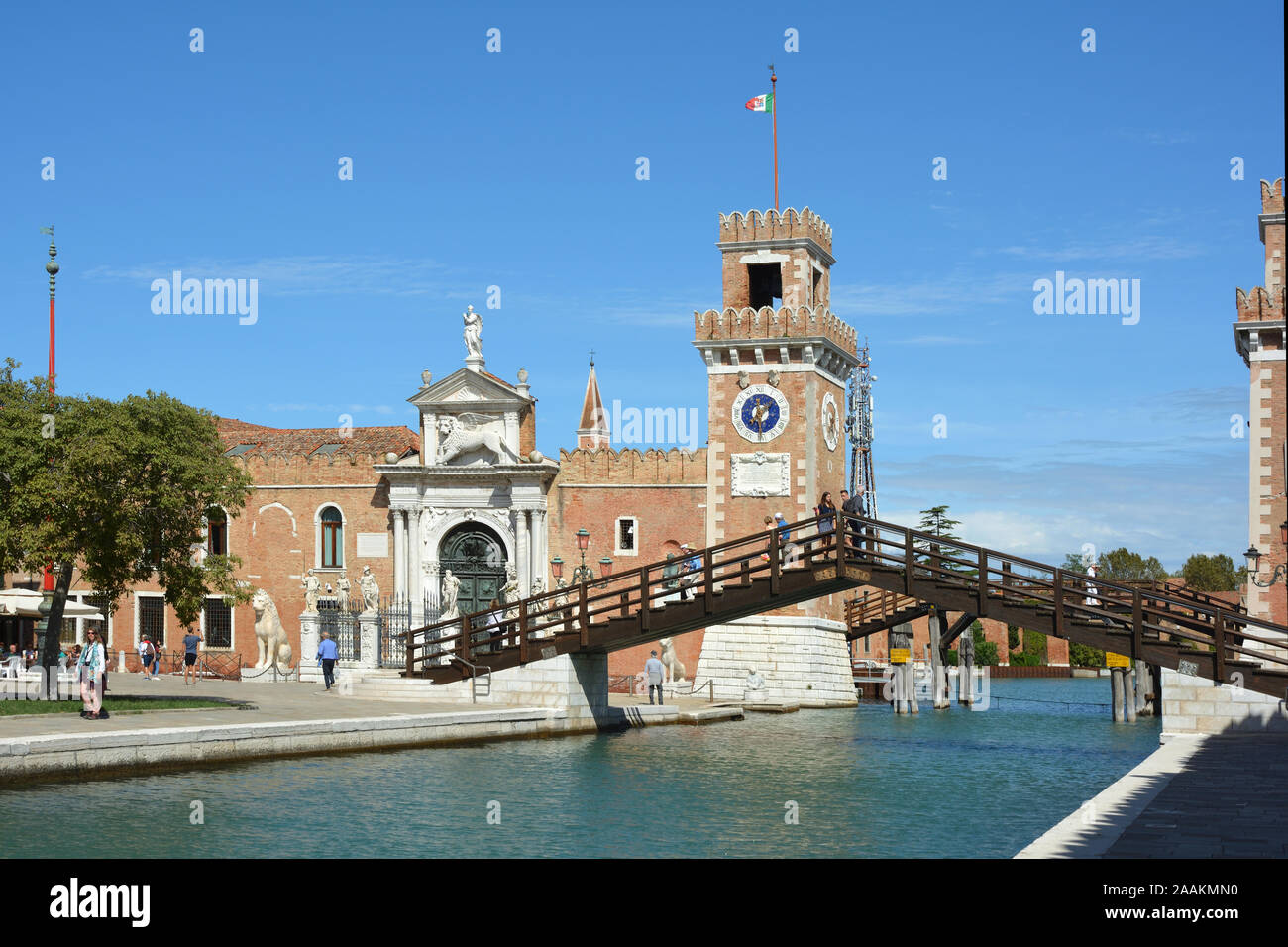 Vista dell'ingresso al centro storico Arsenale Veneziano e il Museo Navale nel quartiere di Castello di Venezia - Italia. Foto Stock